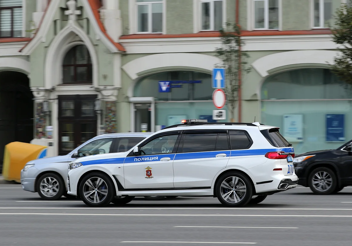 В ГИБДД считают, что «умные балки» с камерами позволят в транспортном  потоке выявлять проблемных водителей, а также машины, числящиеся в угоне.