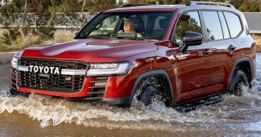 Легенда обновляется: Land Cruiser 300 стал гибридом