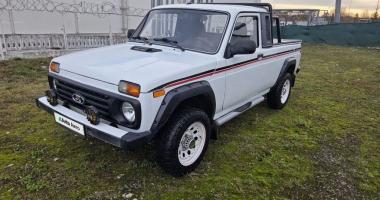 «Нива» с двойной биографией: пикап с кузовом 2000 года и агрегатами 2022-го