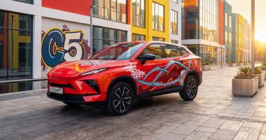 Граффити на колёсах. Илья Sober раскрасил OMODA C5 и JAECOO J6