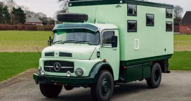 Mercedes-Benz 1974 года превратился в экспедиционный фургон