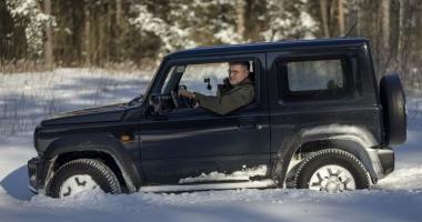 Архив: В Suzuki Jimny по снежной целине (видео)