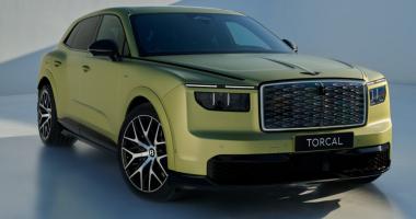 Электрический кроссовер Bentley развивает 876 л. с. и 1 350 Нм момента, разгоняясь до сотни за 2,8 секунды