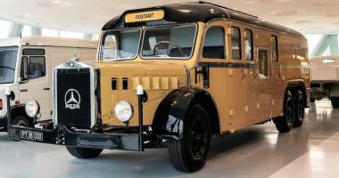 Архив: Этот гигантский Mercedes-Benz совмещал функции автобуса и почтового отделения