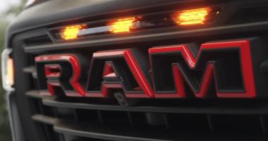  Roush превратил обычный RAM в подобие TRX, но без его мощности
