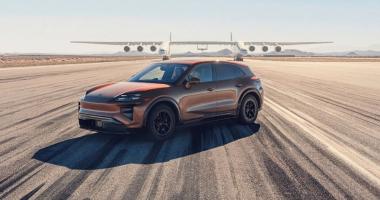Охота на гиганта: как Porsche Cayenne Electric догнал самый большой в мире самолёт