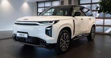 UMO 8 выходит на рынок с гибридом на 340 сил и «Алисой» на борту