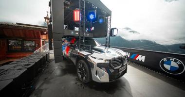 В BMW установили диджейский пульт на роскошный XM
