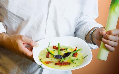 Изысканная кулинария путешественника. Картофельно-сельдерейный суп со спаржей