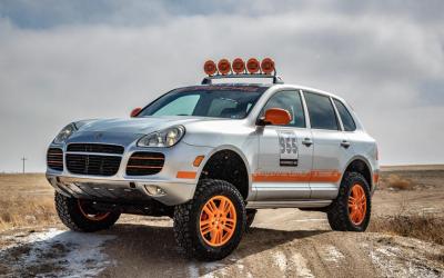 Уберите его с дороги! Офф-роуд тюнинг для Porsche Cayenne (видео)