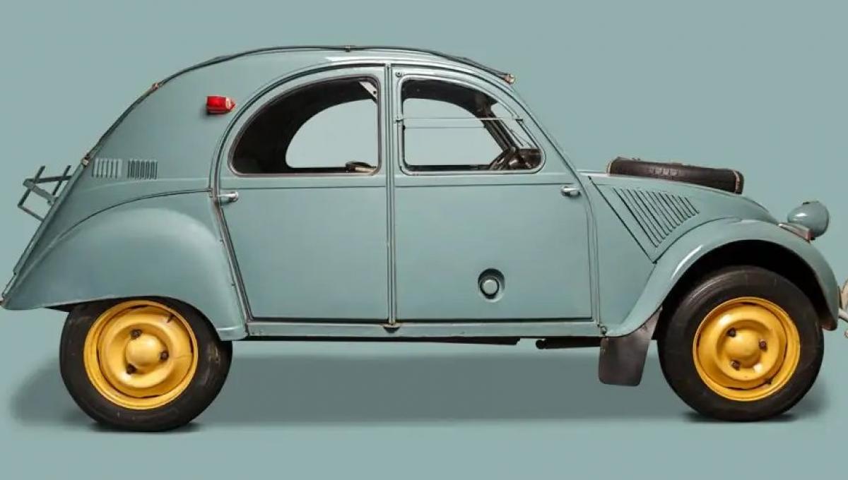 Два мотора и 27 сил – почему Citroën 2CV Sahara стоит как новый внедорожник