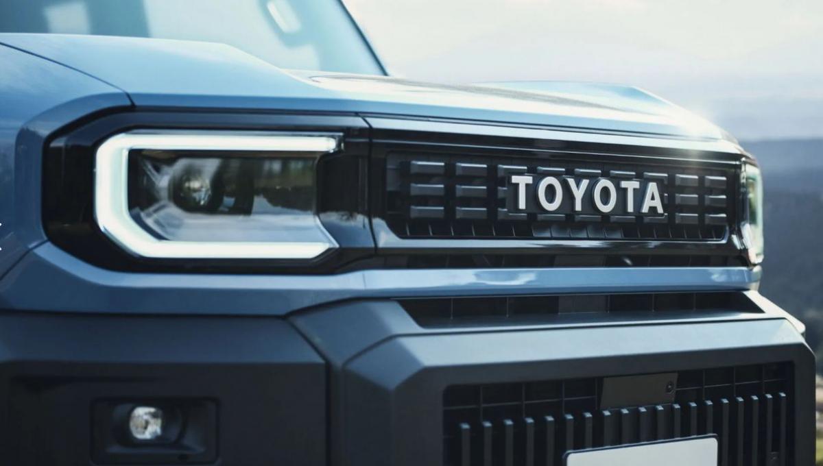 Новый Land Cruiser FJ уступает RAV4 и по цене, и по размеру