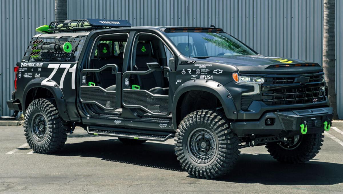 Без крыши и дверей: Chevrolet Silverado превратили в вездеход