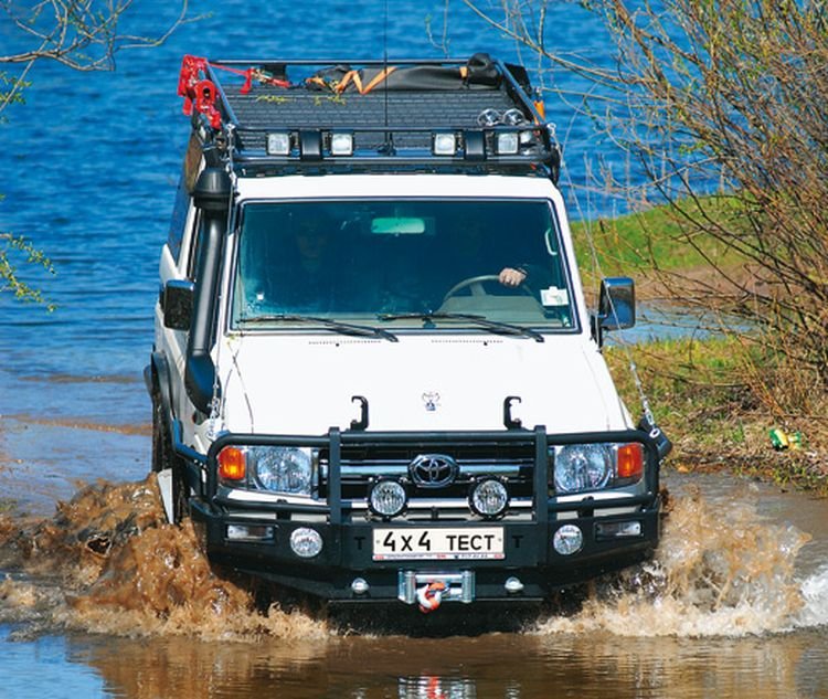 Toyota Land Cruiser 76 офф роад