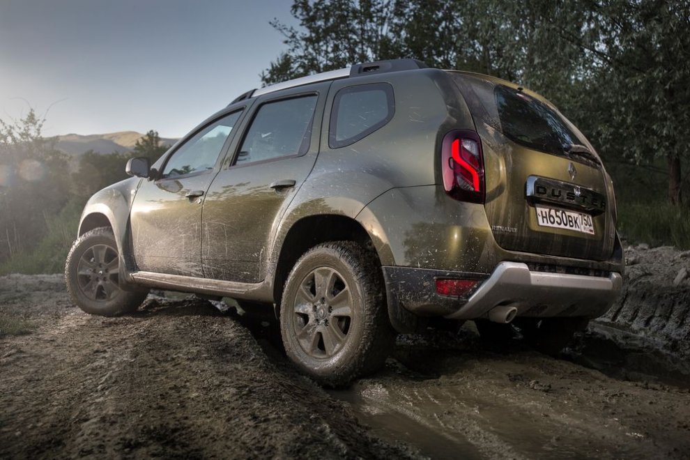 Новый Renault Duster: первые изображения экстерьера и интерьера