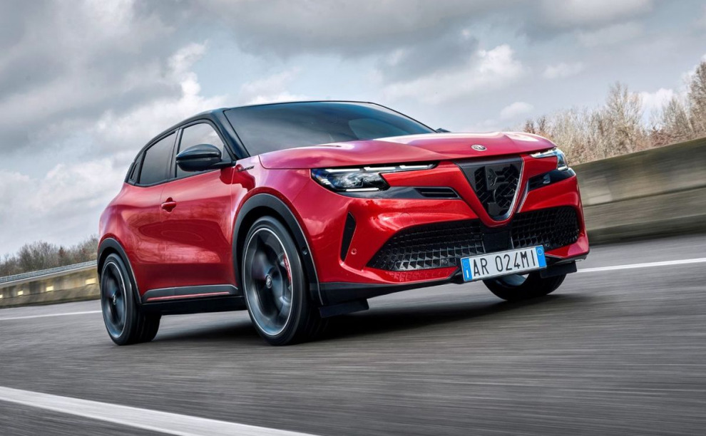 Alfa Romeo представила компактный кроссовер Junior Q4 официально