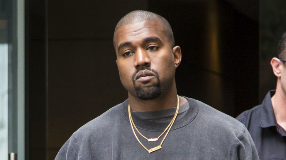 Переобулся в воздухе. Канье Уэст вернулся из политики к кроссовкам