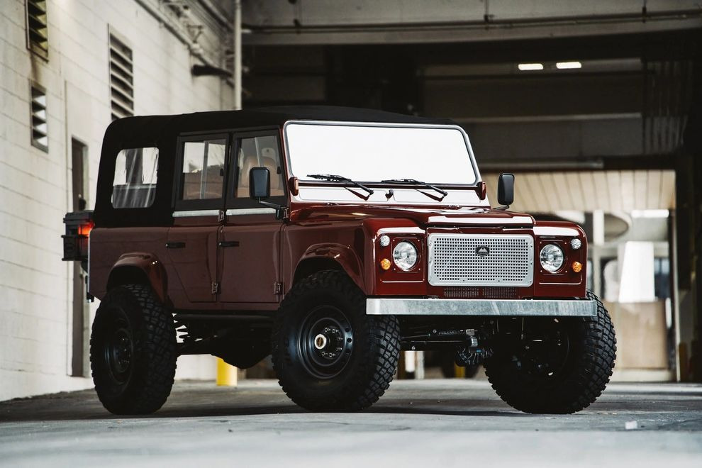 Legend Motor построила современный классический Defender