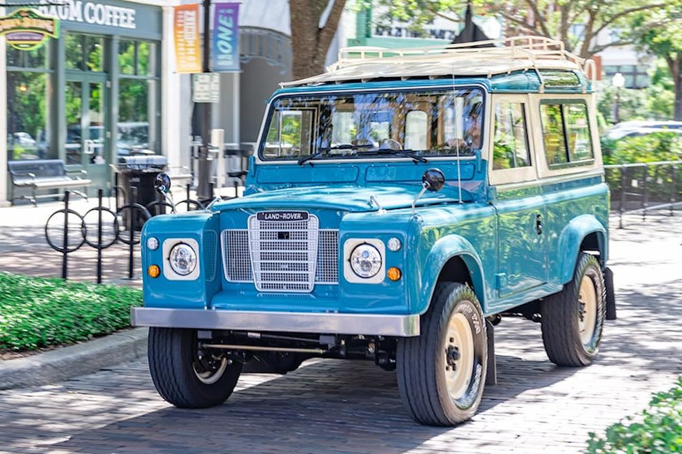 На отреставрированный Land Rover поставили 430-сильный V8 от Corvette