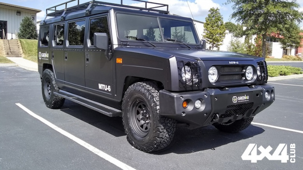 В Америке представлены шестидверные электровнедорожники