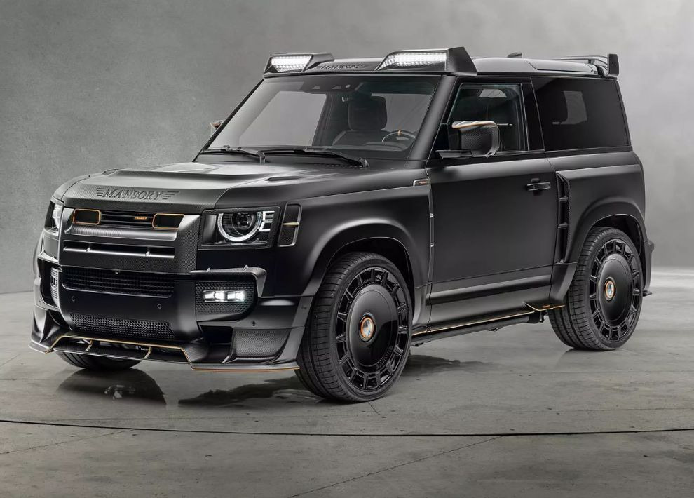 С небольшим перебором. Mansory представила Land Rover Defender V8 Black Edition