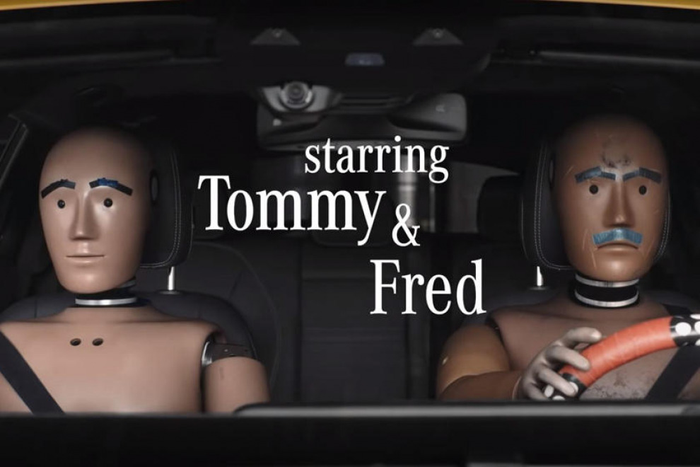 Манекены Mercedes вернулись с новым роликом