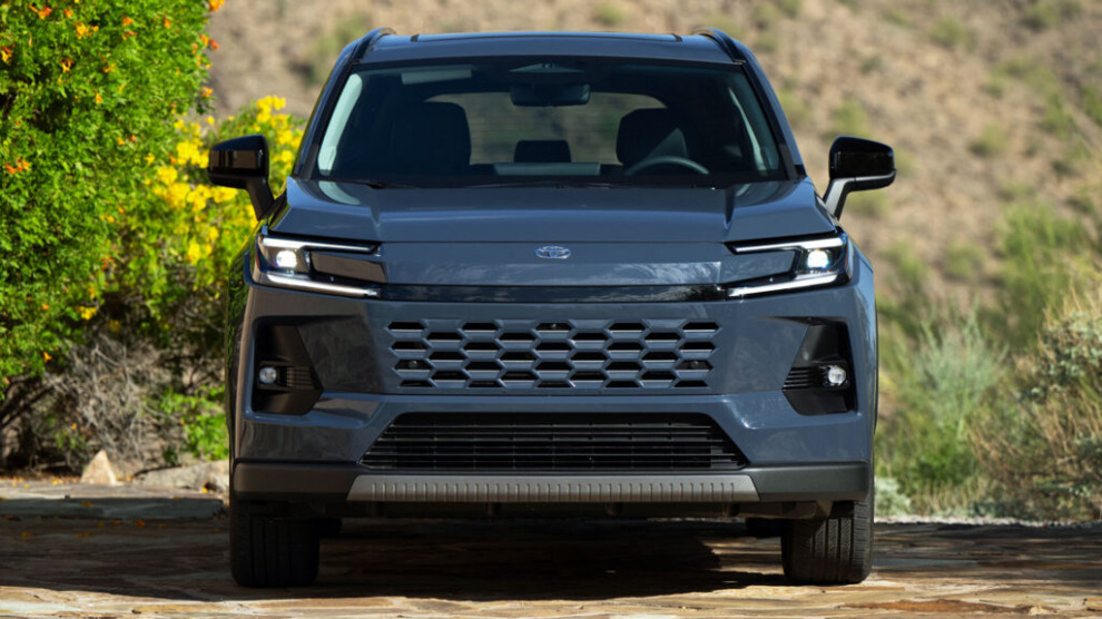 Toyota собирается выпустить компактный пикап на базе RAV4