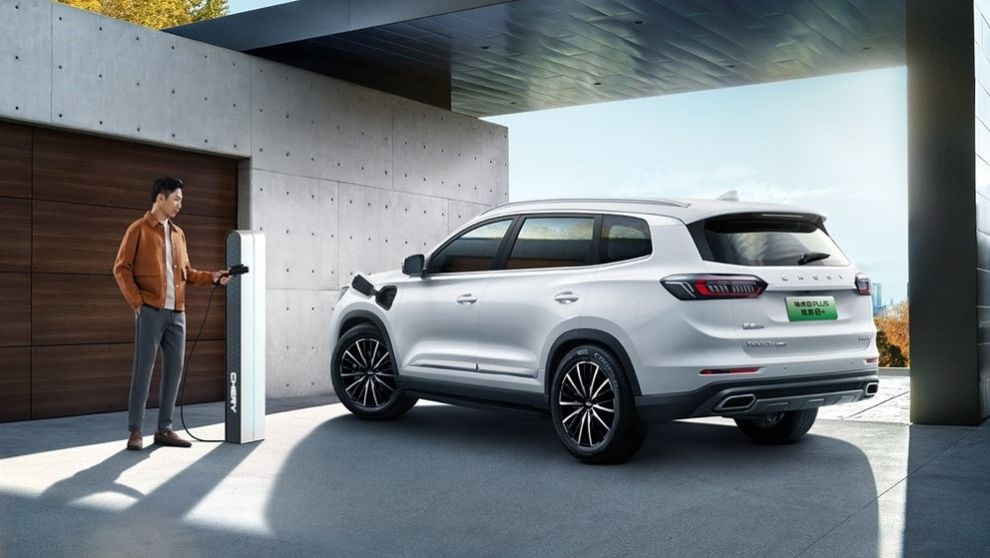 Новый большой Haval, гибрид от Chery, полноприводная LADA Vesta и другие новости «Клуба 4х4»