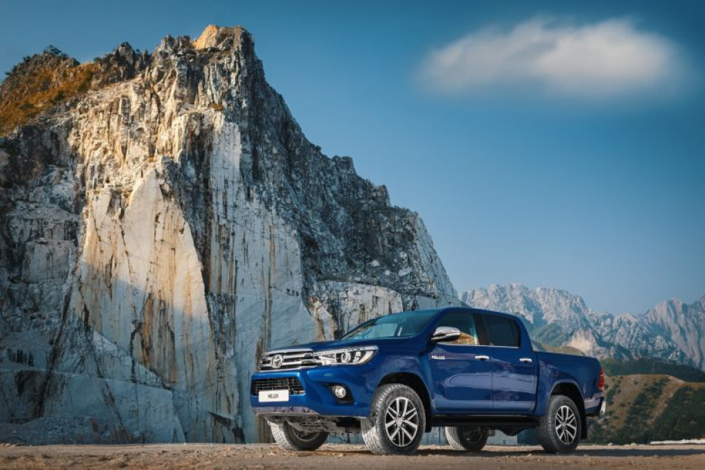 Toyota начинает прием заказов на Hilux нового поколения