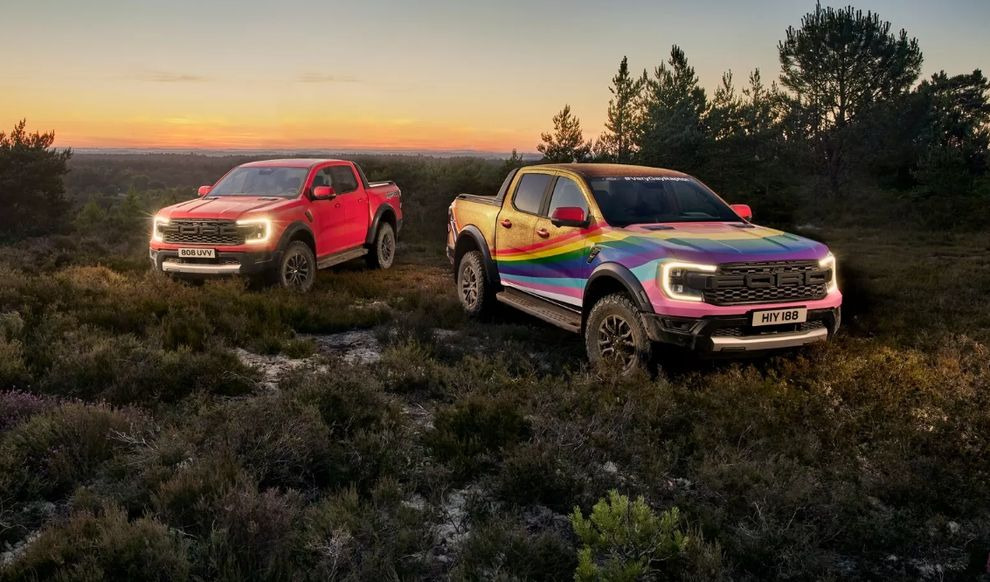 Консервативная аудитория не в восторге от радужного ЛГБТ-Raptor