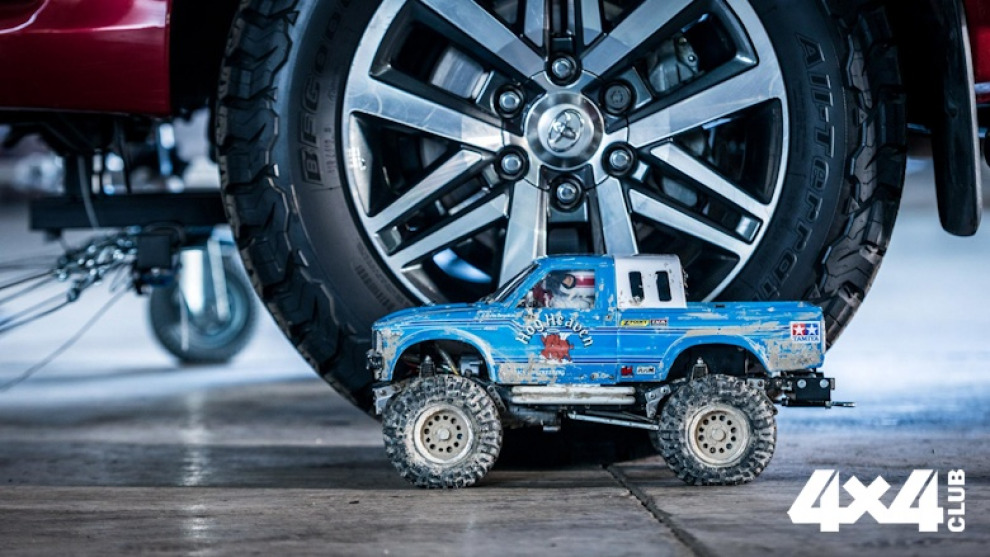 Игрушечные пикапы взяли на буксир Toyota Hilux