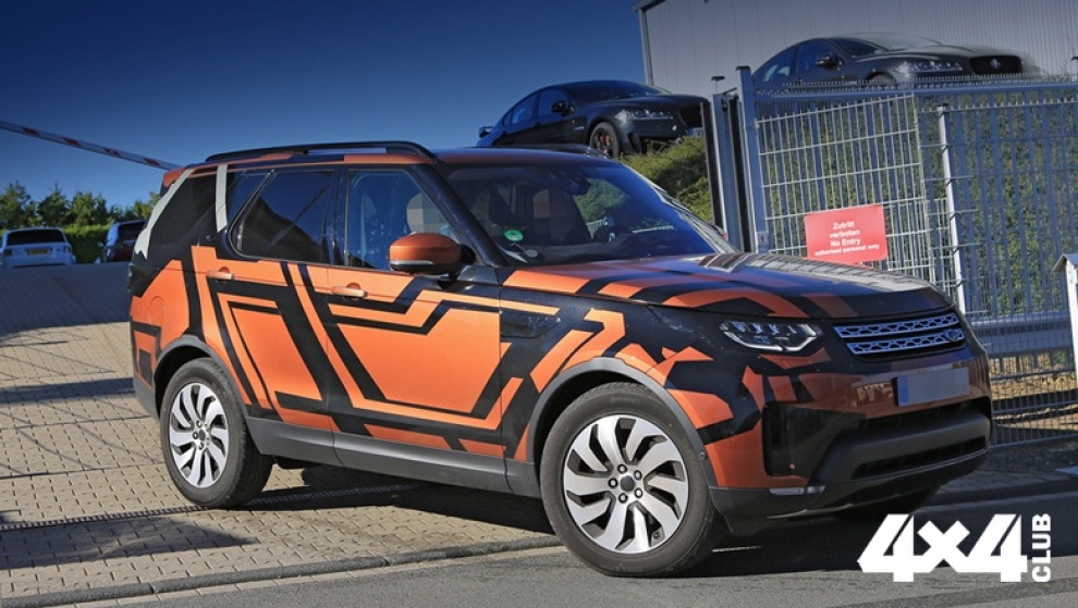 Новый Land Rover Discovery оголился перед камерами