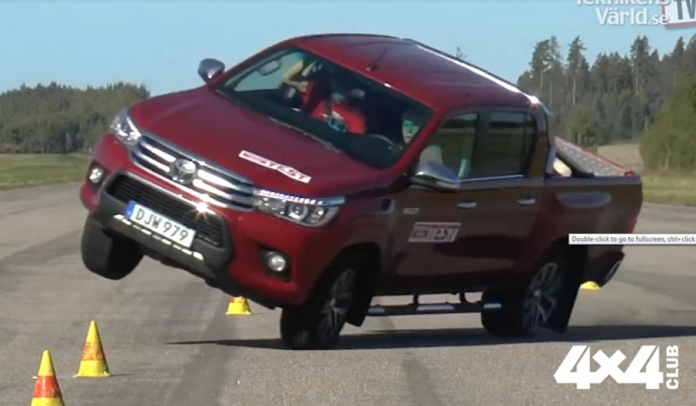 Toyota доработала пикап Hilux после провального «лосиного теста»
