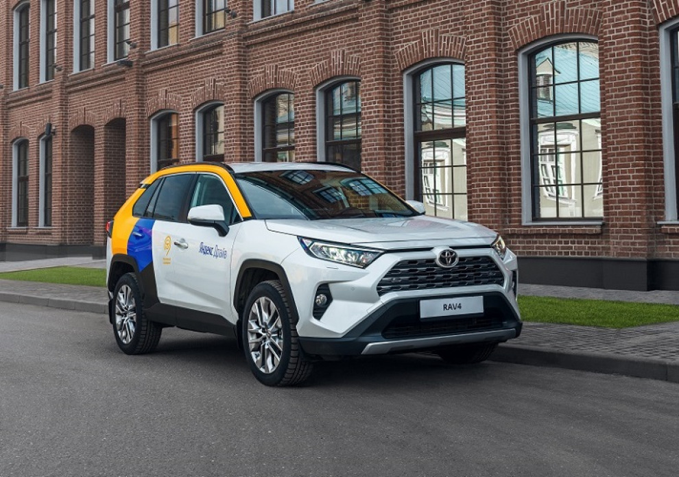 В московском каршеринге появились Toyota RAV4