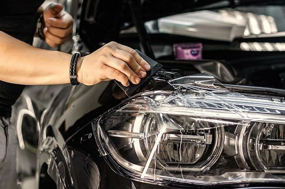 Оклейка автомобиля пленкой из винила