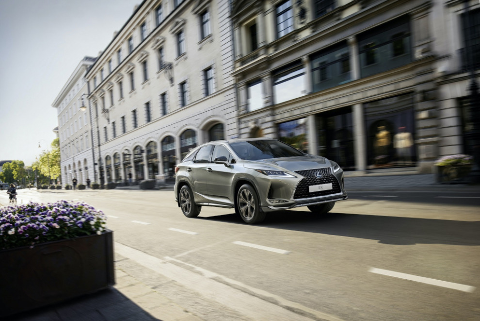 Lexus начал продажи специальной версии RX Black Vision