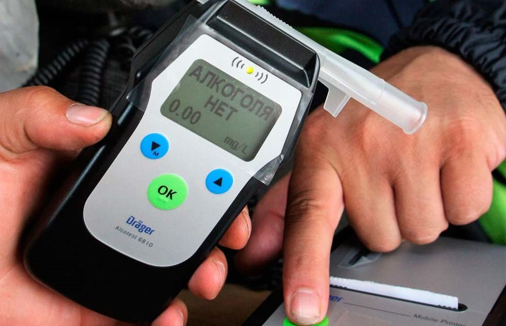 Проверка на алкоголь алкотестером в ГИБДД