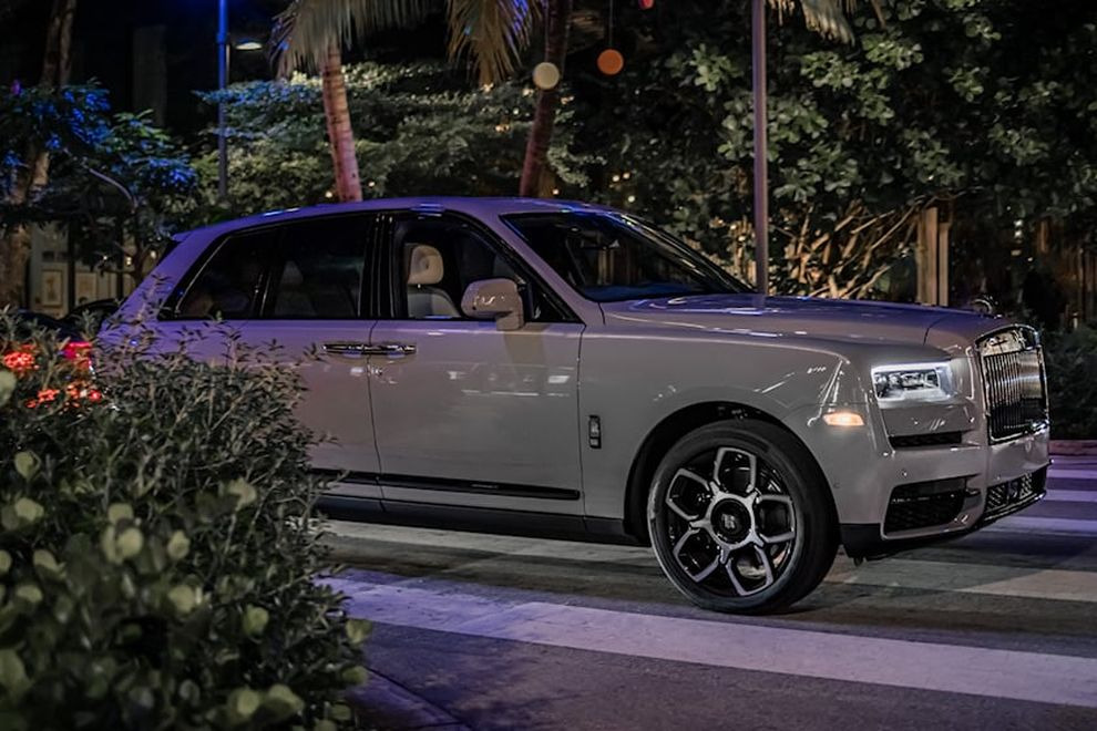 Rolls-Royce бьёт рекорды продаж. При этом средний покупатель тратит на автомобиль 500 тысяч евро