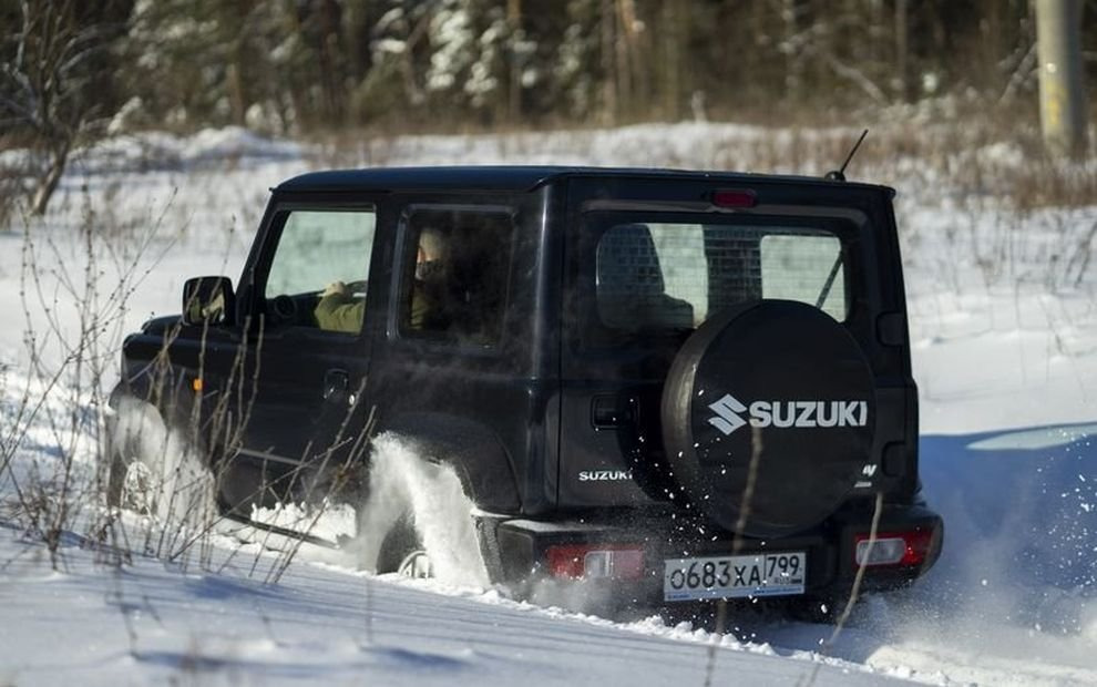 Основные принципы езды по снегу и льду