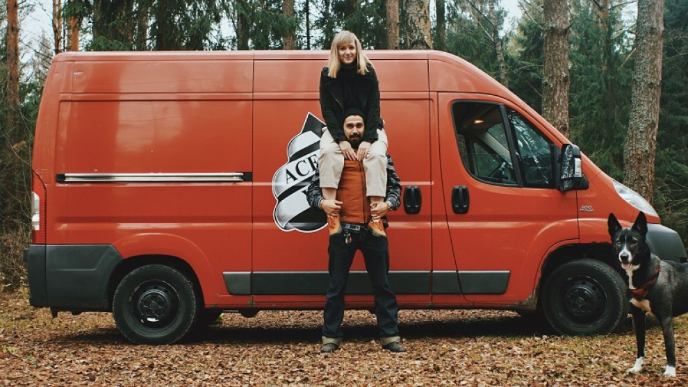 Самоизоляция в лесу. История Артура, Вики и собаки Изи