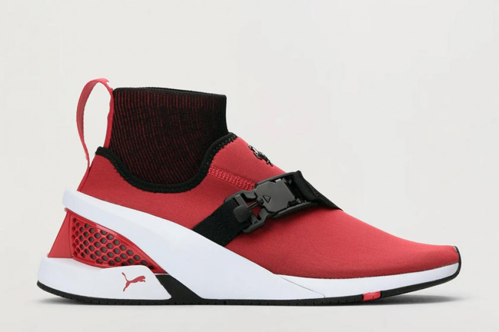 Новые кроссовки Ferrari вдохновлены суперкаром SF90