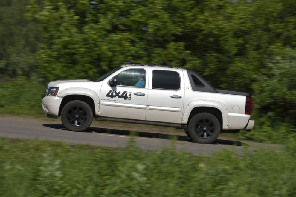 Chevrolet Avalanche. Пятидверный седан