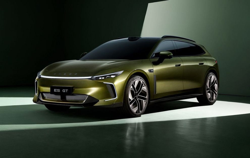 На Пекинском автосалоне EXEED впервые представил модели EXLANTIX ES GT и EX8