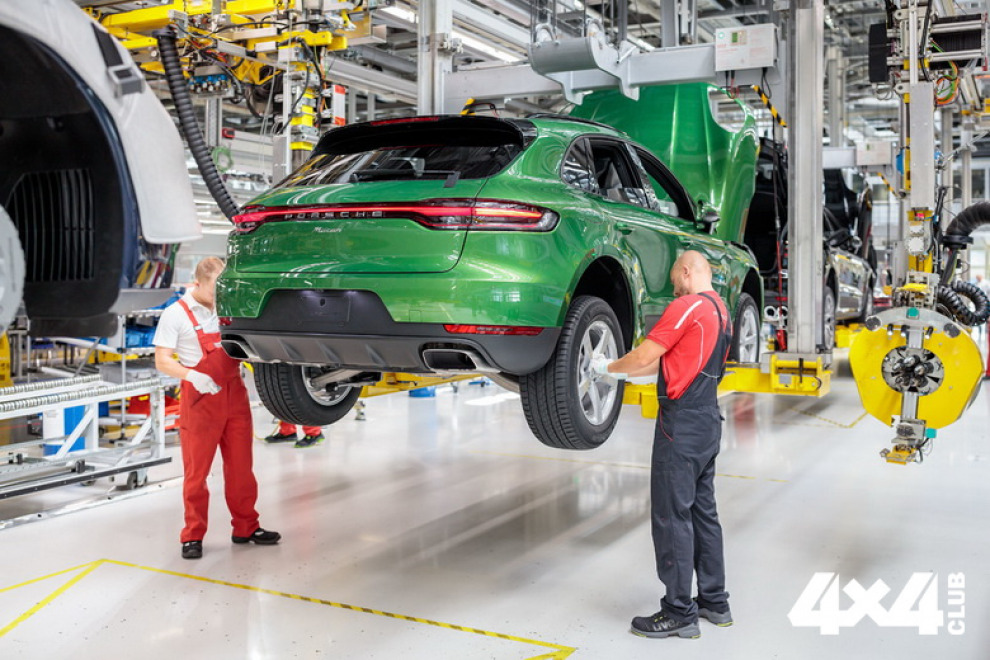 Обновленный Porsche Macan сошел с конвейера