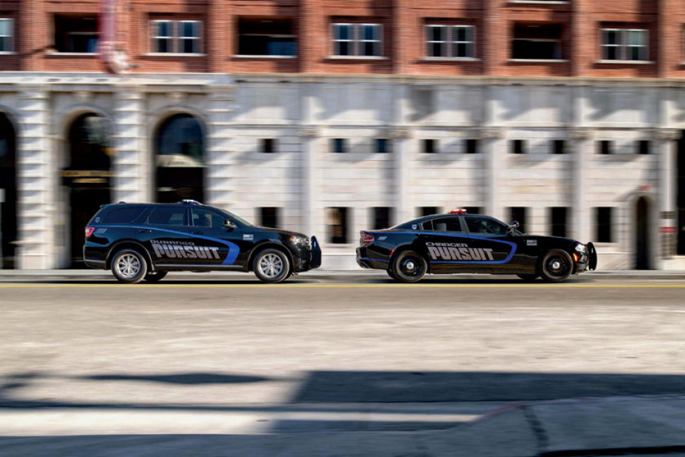 Полицейские приняли участие в дрэг-рейсинге на патрульных машинах