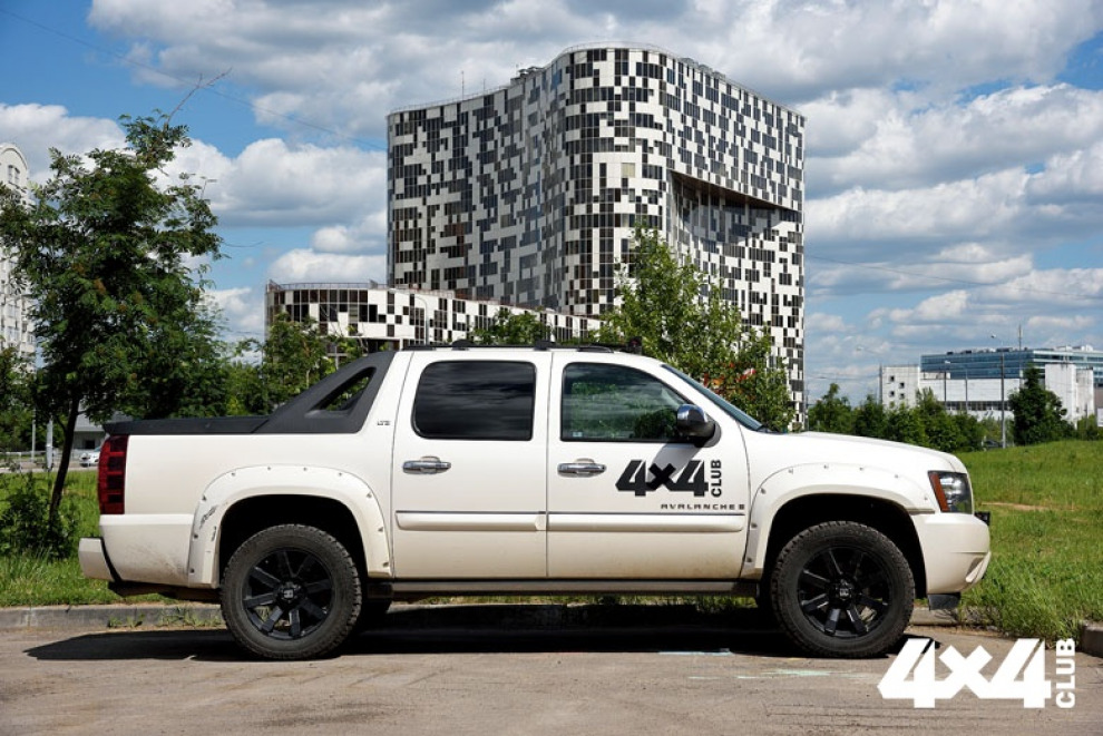 Пятидверный седан - Chevrolet Avalanche