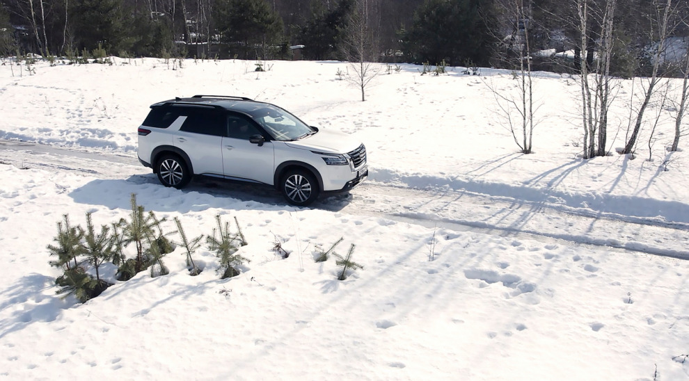 Nissan Pathfinder. Не в то время, не в том месте (видео)