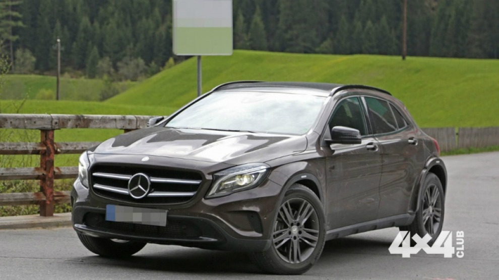 Mercedes вывел на тесты загадочный компактный кроссовер