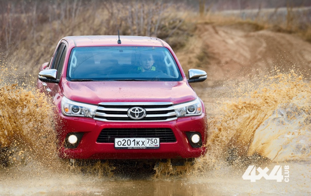 Обновленный Toyota Hilux. Теперь он шире, длиннее и премиальнее