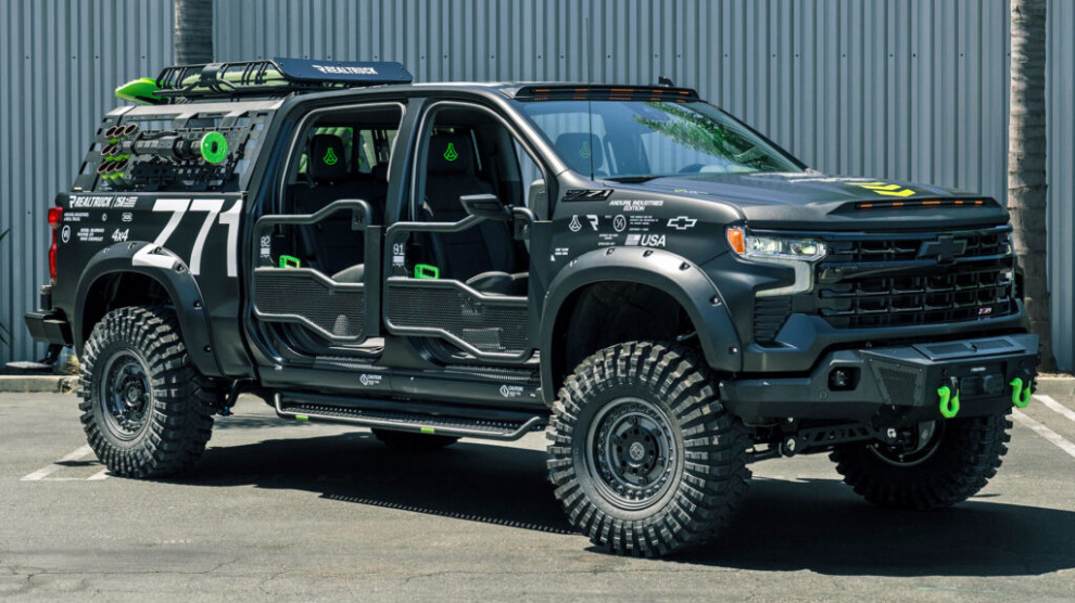 Без крыши и дверей: Chevrolet Silverado превратили в вездеход